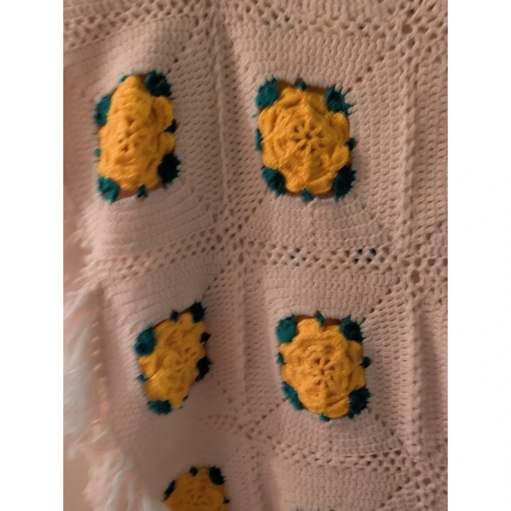 Vintage Handmade Afghan Throw Granny Square White Yellow Green Floral 56